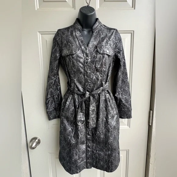 White House Black Market Animal-Print Foil Shirt Dress Size 2P - Picture 2 of 12